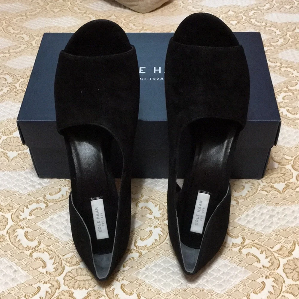 Cole Haan Viveca Black Suede Pump with Cut Out Size 8B with Box - Picture 2 of 9
